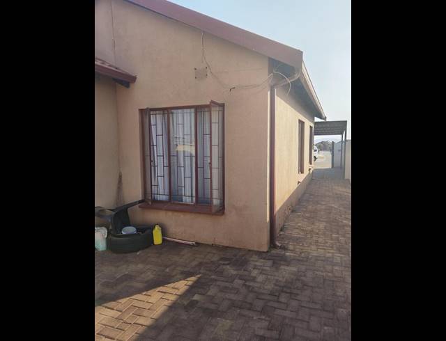 3 BEDROOM HOUSE FOR SALE IN SOSHANGUVE VV